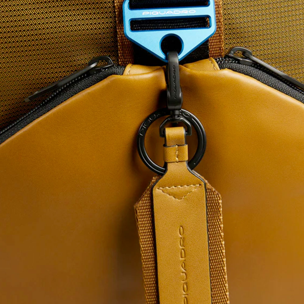 Zaino da Bici PIQUADRO in Nylon Riciclato Senape con Porta Pc 17,3" Linea PQ-Earth - CA6631S137