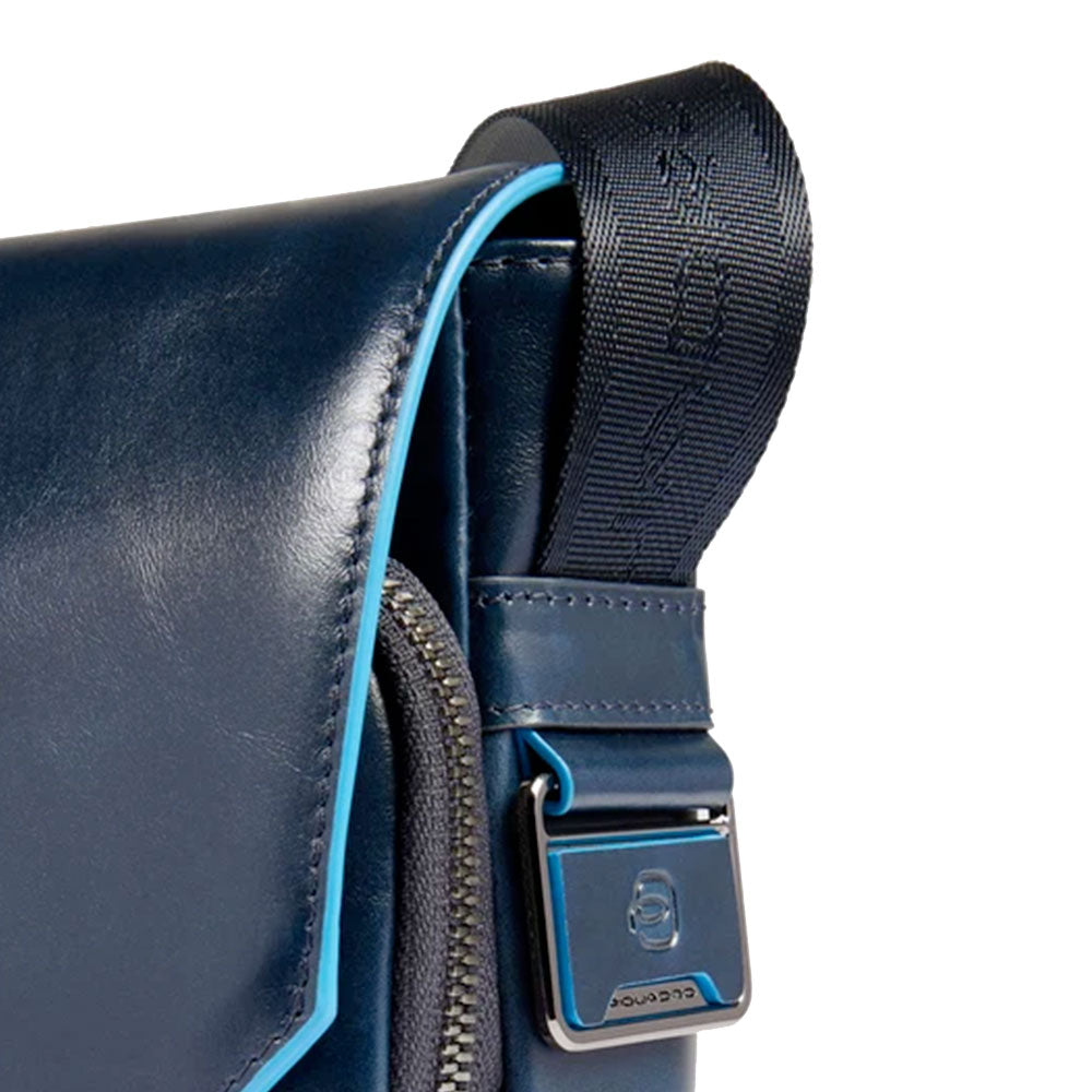 PIQUADRO Herren-Reiseetui Horizontal aus blauem Leder, Blue Square-Linie – CA6812B2
