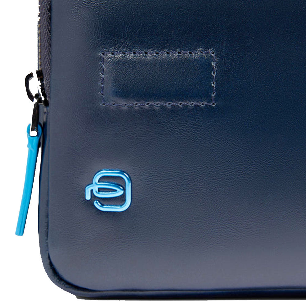 PIQUADRO Herren-Reiseetui Horizontal aus blauem Leder, Blue Square-Linie – CA6812B2