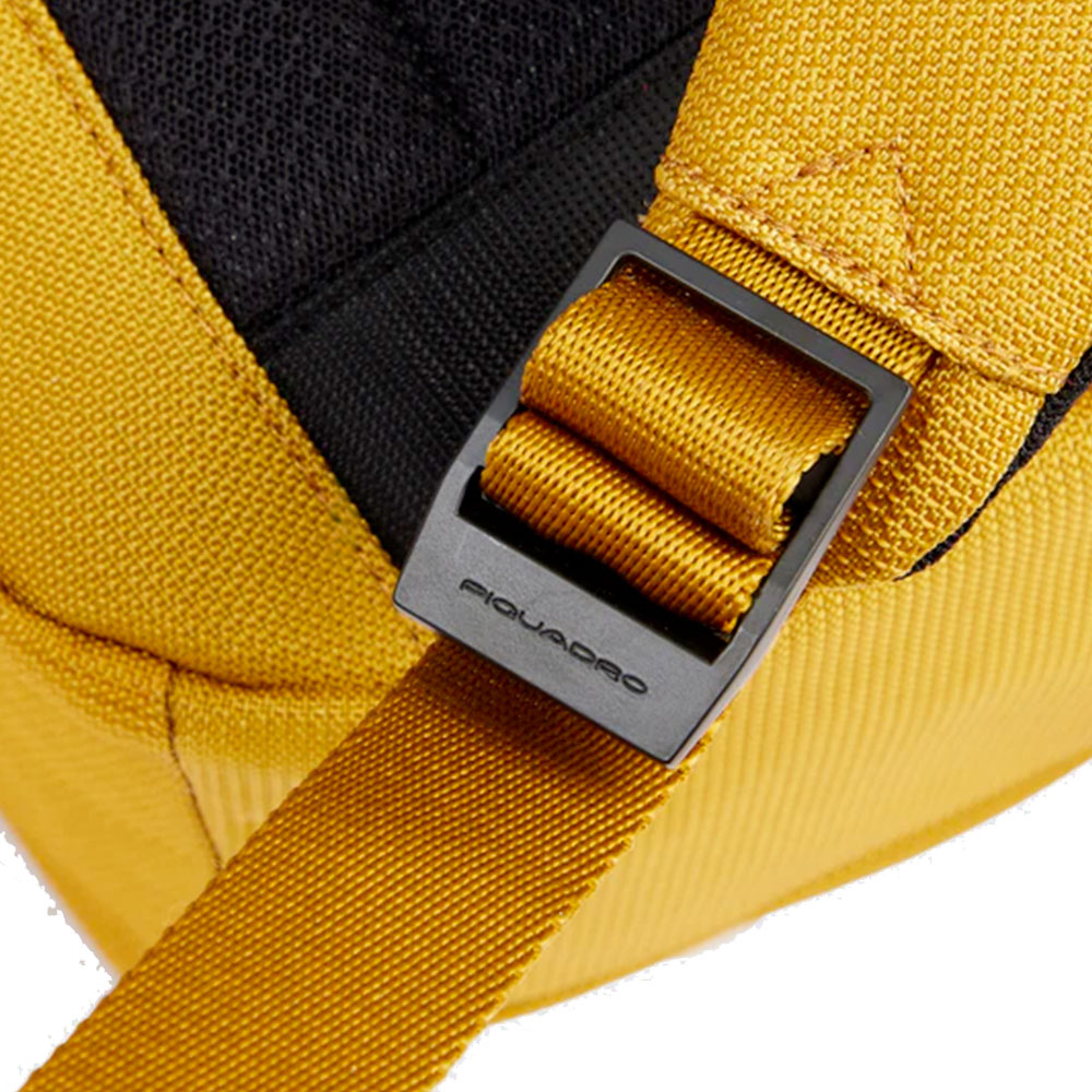 Zaino PIQUADRO Con Porta Pc 13,3" in Tessuto Giallo Linea Lyss - CA6926S143BM