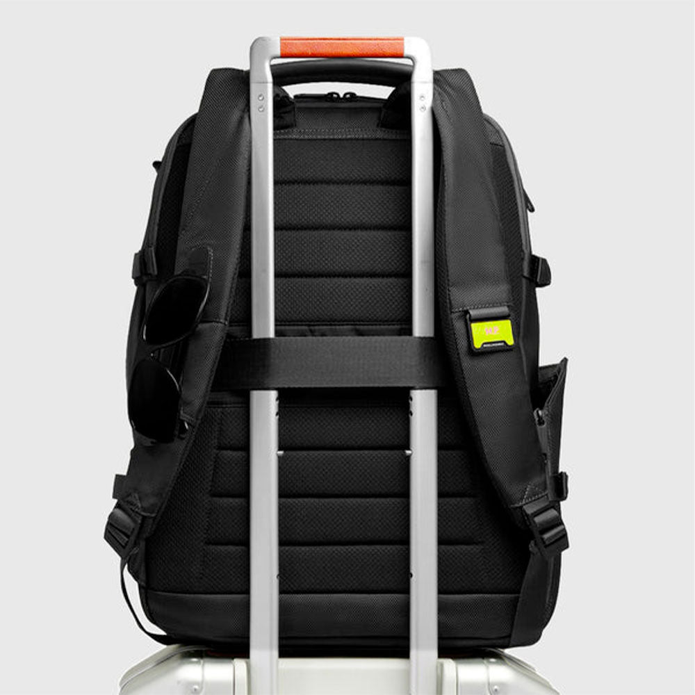 PIQUADRO Fahrradrucksack mit Laptopfach 15,6 Zoll aus Stoff und Leder in Schwarz Modell Lyss