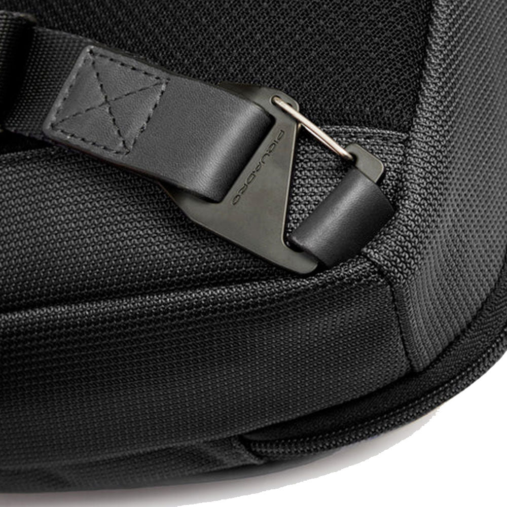 Monospalla Porta iPad mini PIQUADRO linea Lyss in Tessuto e Pelle Colore Nero - CA6934S143