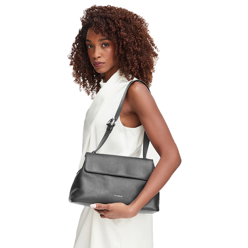 Damen-Beuteltasche COCCINELLE Modell Fern aus Leder in Schwarz