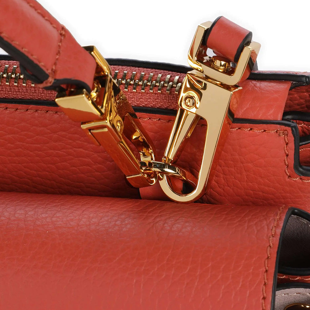 COCCINELLE Arlettis Linie
Damen Handtasche mit Schultergurt aus Grenadine Red Leder