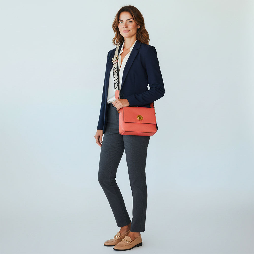 Borsa Donna a Tracolla COCCINELLE in Pelle Linea Liya Signature colore Grenadine Red