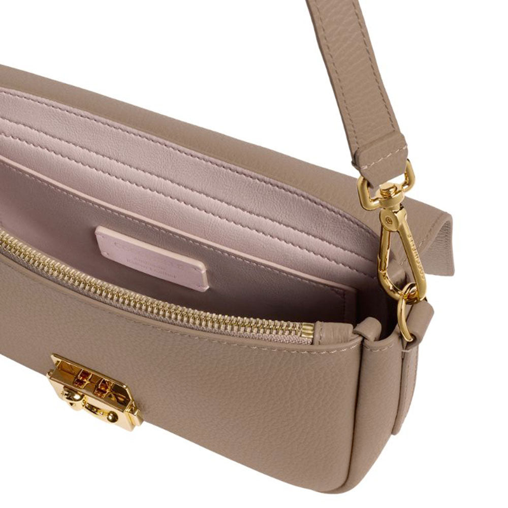 Damen-Schultertasche COCCINELLE aus genarbtem Leder Modell C-Me in Warm Taupe