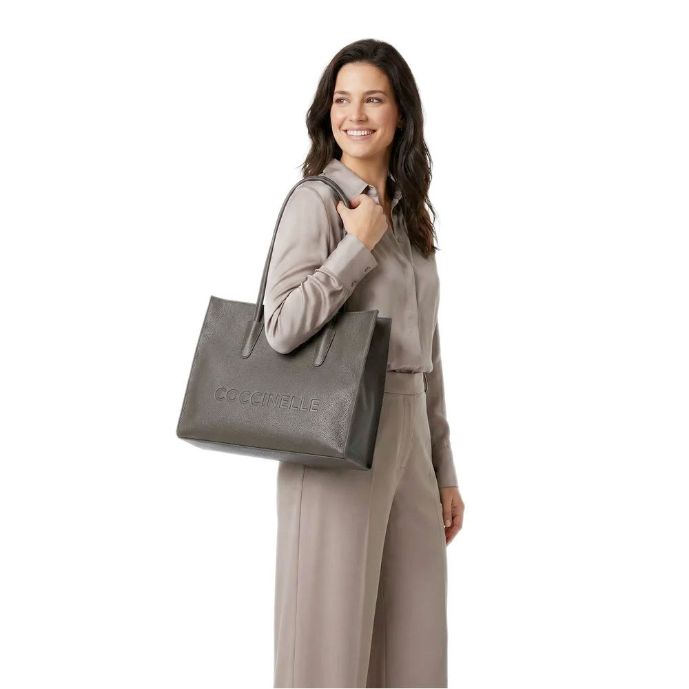 Borsa Donna a Spalla COCCINELLE in Pelle Linea Myrtha26 colore Fango