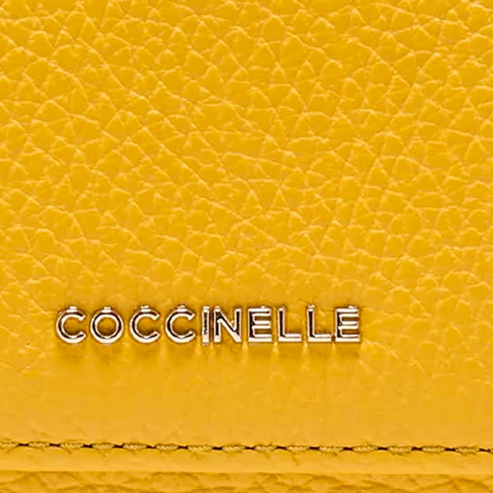Portafoglio Piccolo COCCINELLE in Pelle Martellata Linea Metallic Soft colore Soleado