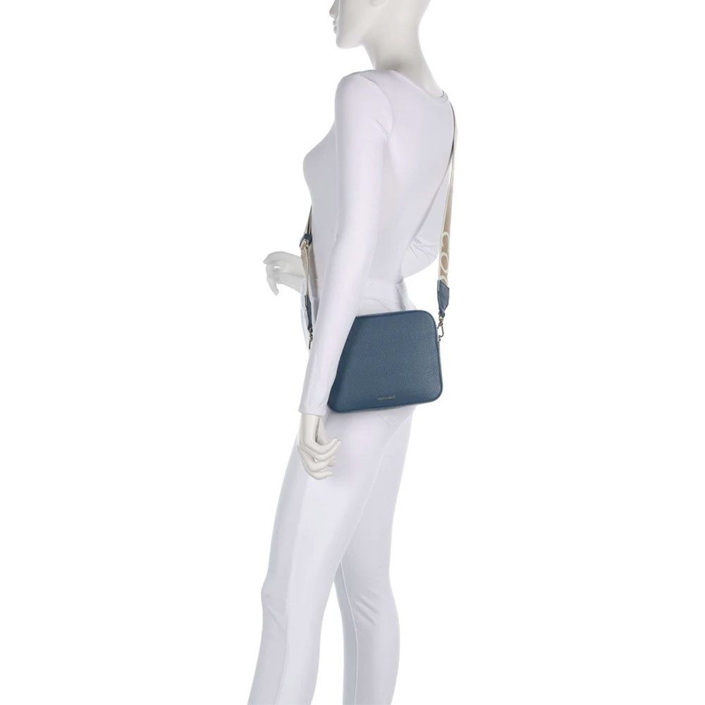 Borsa Donna a Tracolla COCCINELLE Linea Tebe Colore Deep Blue - E5MN555M301
