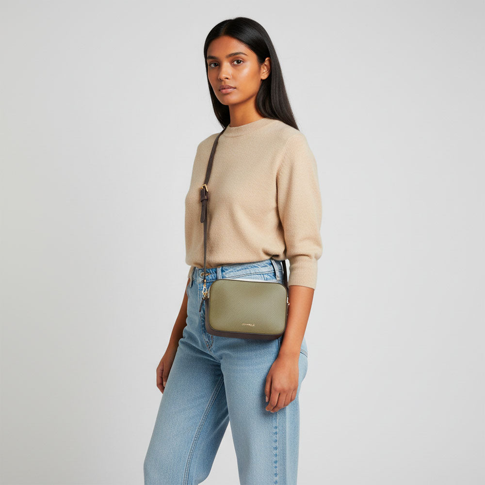 Borsa Donna a Tracolla COCCINELLE Linea Tebe Colore Laurel Green - Lambskin White - Fondant Brown