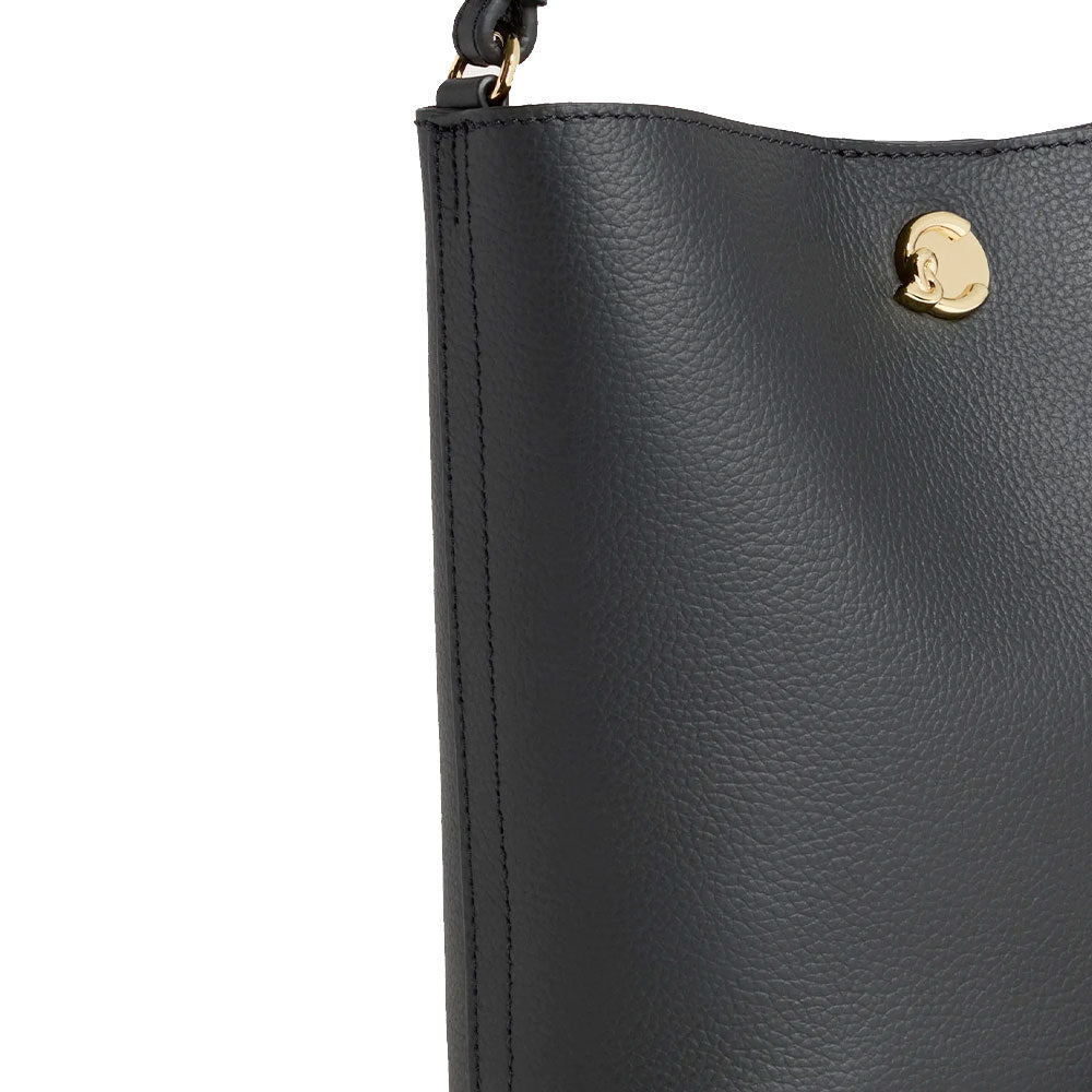 Damen-Schultertasche COCCINELLE Modell Nikla Mini in Schwarz-Cognac