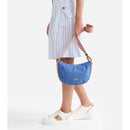 1A Classe Alviero Martini Nylon Eco  Vibe Linie 
Kleine Halbmond-Umhängetasche in Denim GZ67 