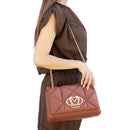 Gesteppte Damen-Schulter- und Umhängetasche LOVE MOSCHINO Modell Embossed in Kastanienbraun