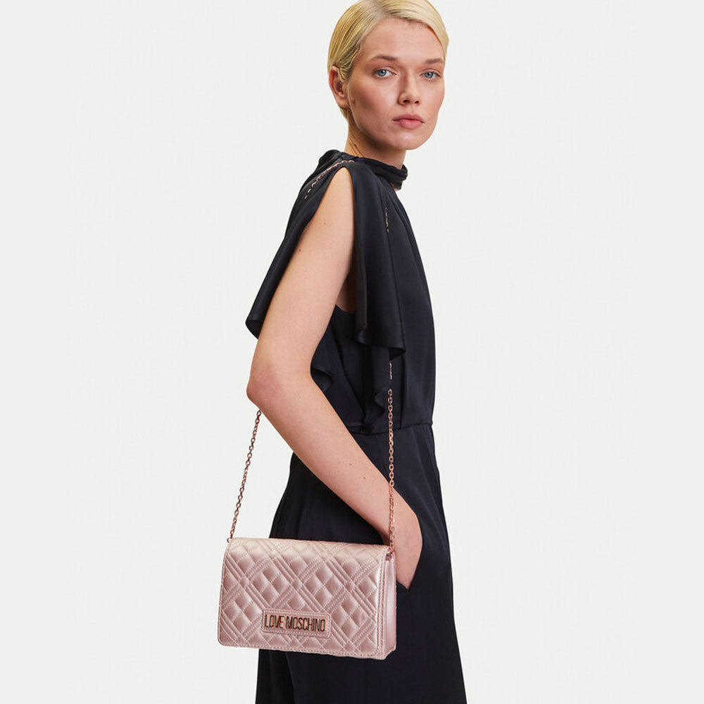 LOVE MOSCHINO Smart Daily Quilted Linie
Damen Clutch mit Schultergurt in der Farbe Metallic Powder 