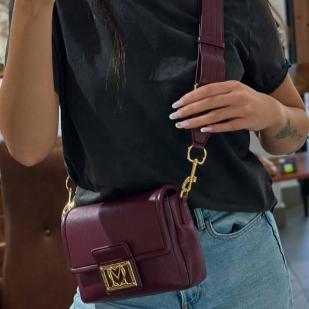 Borsa Donna a Tracolla LOVE MOSCHINO color Vino con Placca Quadrata con Logo