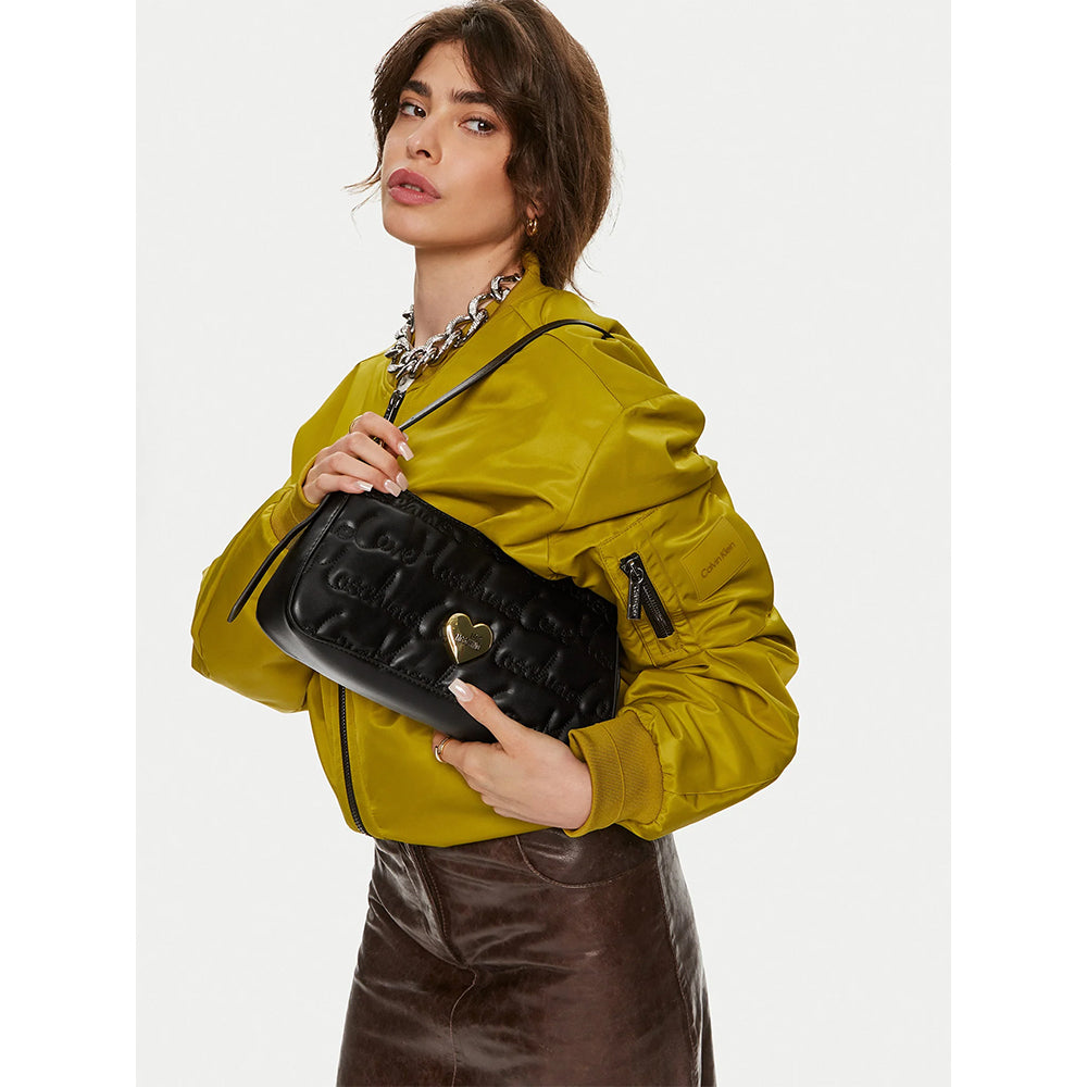 LOVE MOSCHINO 
Schwarzem Hobo Bag mit allover gesticktem Logo