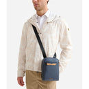 1A Classe Alviero Martini Trip Linie - LA85
Kleine Herrentasche aus Leder in der Farbe Denim 