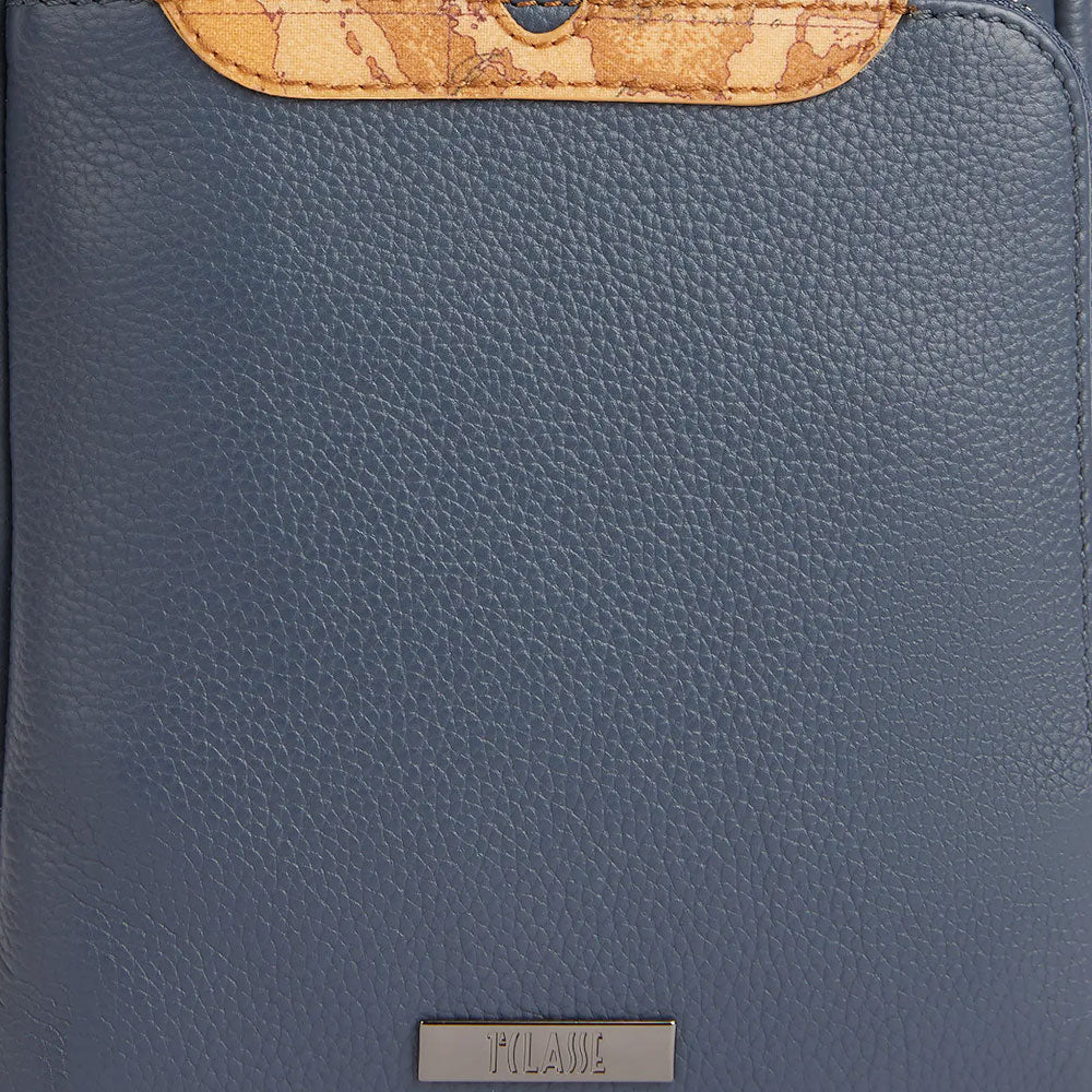 1A Classe Alviero Martini Trip Linie - LA85
Kleine Herrentasche aus Leder in der Farbe Denim 