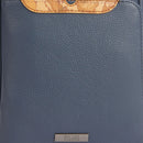 1A Classe Alviero Martini Trip Linie - LA85
Kleine Herrentasche aus Leder in der Farbe Denim 