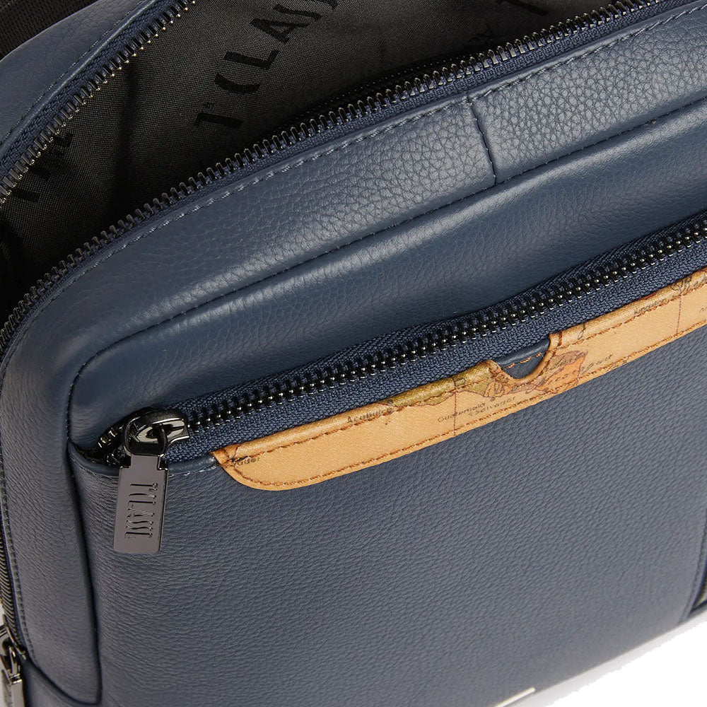 1A Classe Alviero Martini Trip linie 
Große Herrentasche aus Denimblauem Leder LA86