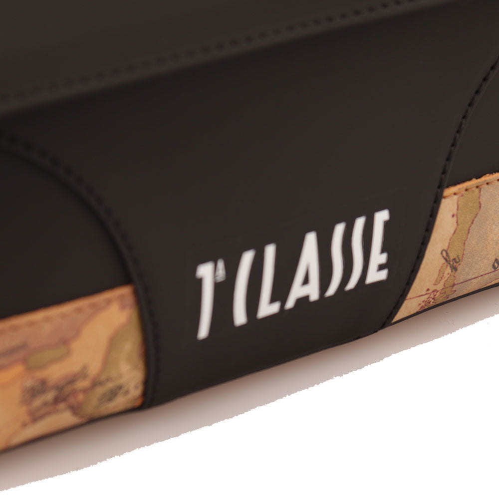 1A Classe Alviero Martini Geo Mirage Line 
Umhängetasche mit Klappe aus schwarzem gummiertem Stoff LC68