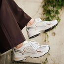 Scarpe Running NEW BALANCE Sneakers 530 in Tessuto Sintetico e Mesh colore White e Natural