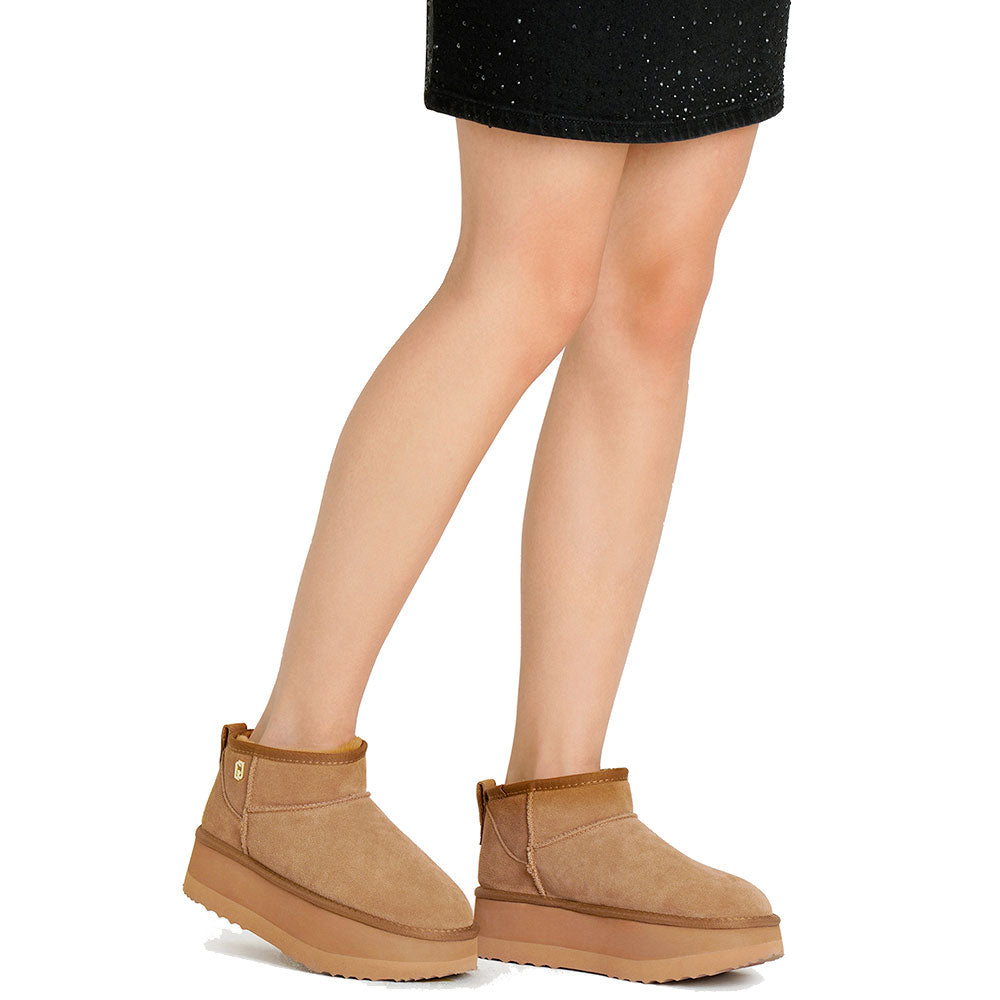 LIU JO Jane 01 
Damenschuhe, gepolsterte Plateau-Stiefeletten aus Wildleder in der Farbe Cognac