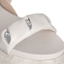 LIU JO Frida 34 
Plateau Sandalen mit auffälligen Bändern und cremefarbenen Schmucksteinen