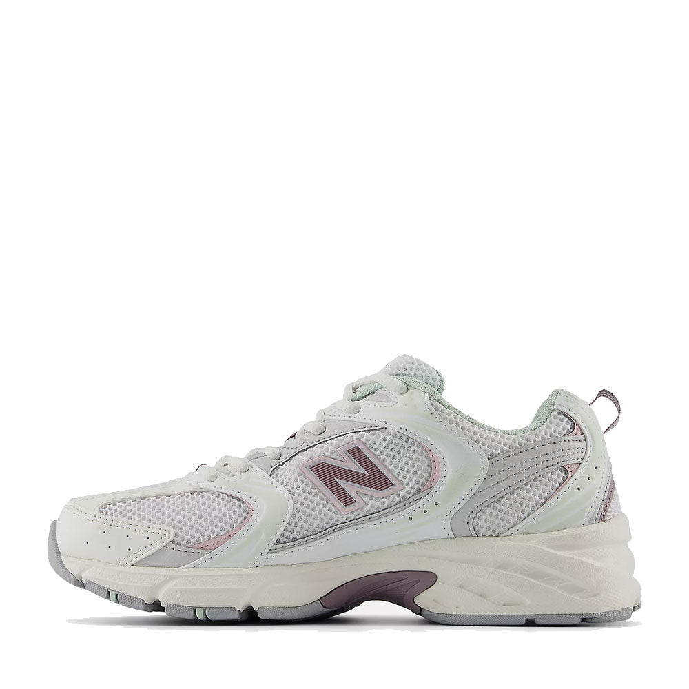 NEW BALANCE Sneakers 530 
Laufschuhe aus Synthetikgewebe und Mesh in den Farben Sea Salt Ice Wine und Rose Sugar