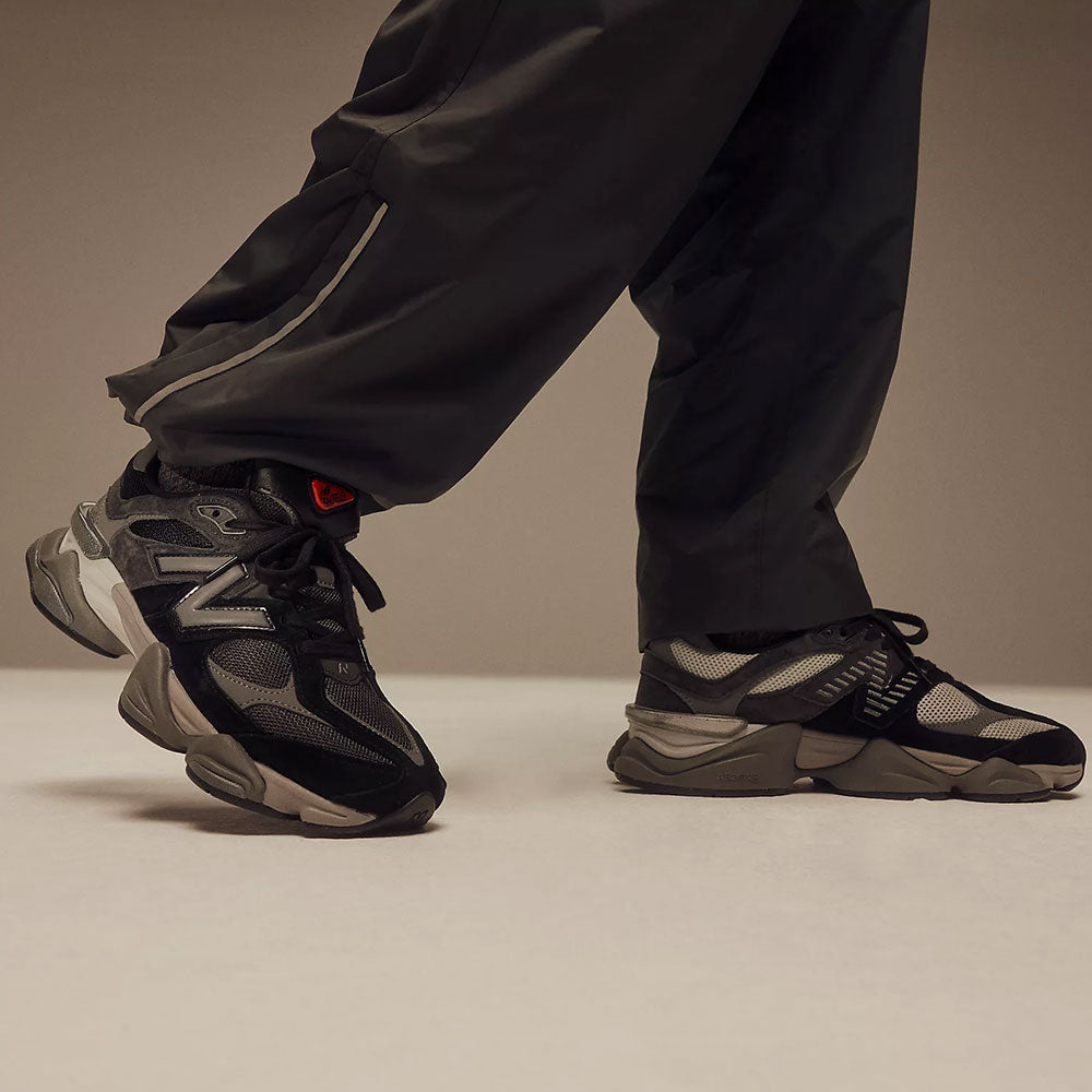 Sneakers Running NEW BALANCE 9060 in Suede e Tessuto Black Castelrock e Rain Cloud