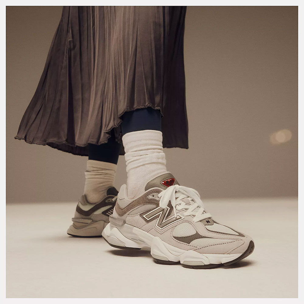 Sneakers Running NEW BALANCE 9060 in Suede e Tessuto Rain Cloud Castlerock e White