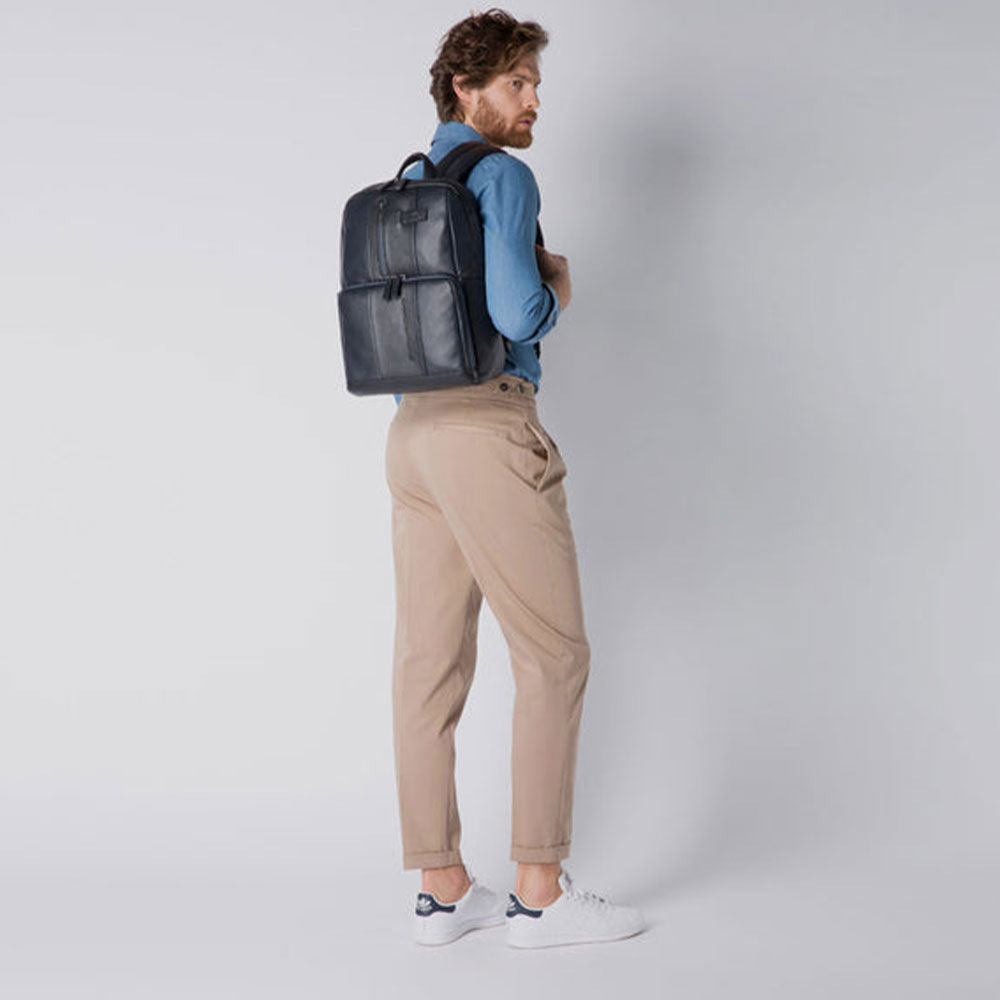 PIQUADRO URBAN LINIE
14" Laptop-Rucksack aus blauem Leder - CA3214UB00