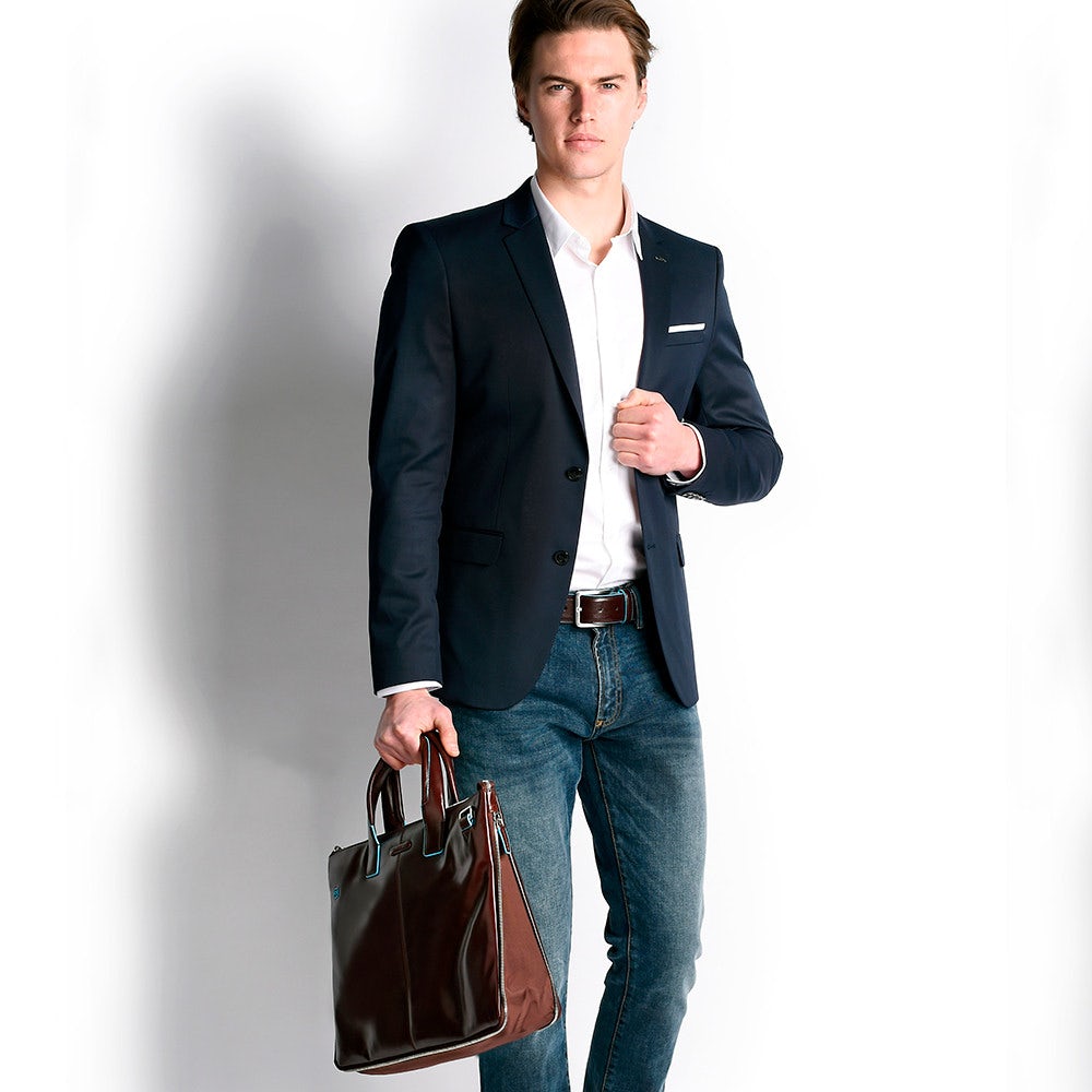 Cartella Sottile PIQUADRO con Porta Pc 15" Espandibile in Pelle Marrone Linea Blue Square - CA4021B2