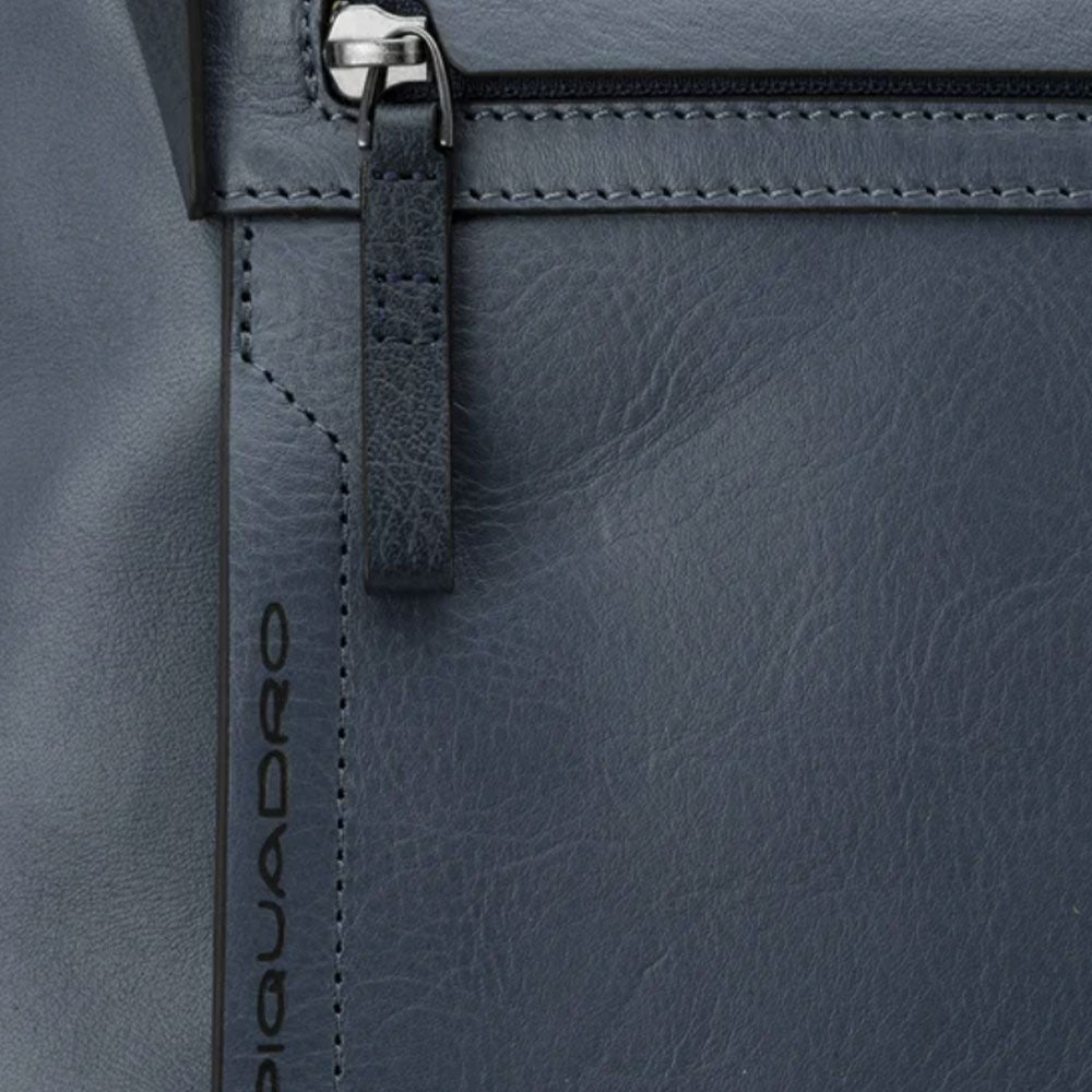 PIQUADRO Rucksack aus blauem Leder mit 14-Zoll-PC-Halterung und iPad Pan Line – CA4260S94