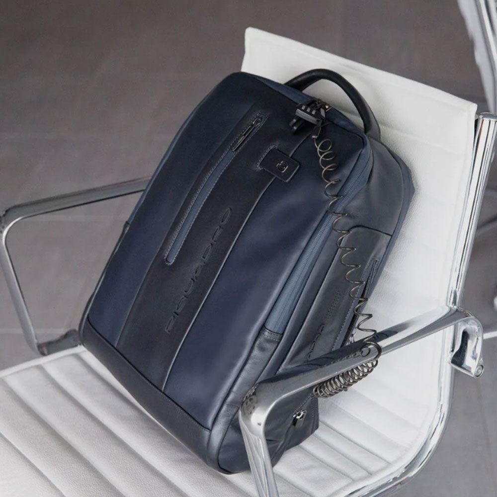 PIQUADRO 15,6" Laptop-Rucksack Urban Line aus blauem Leder - CA4818UB00