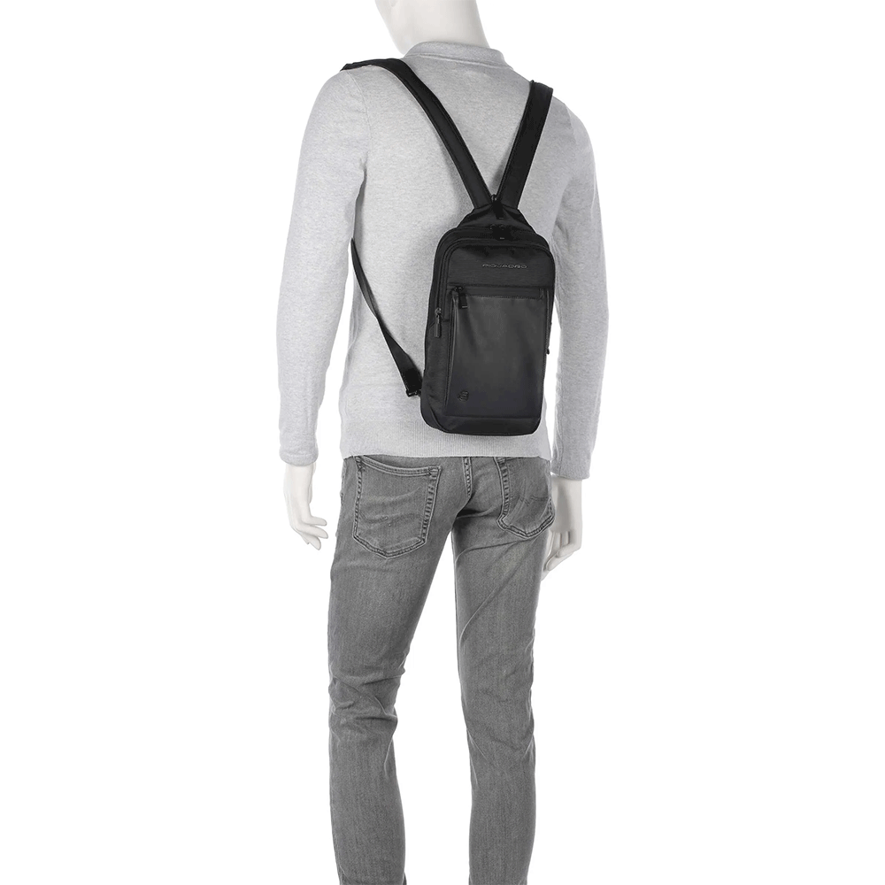 PIQUADRO Orion Line Schwarze Stoff- und Leder-Umhängetasche für iPad Mini - CA6625S136