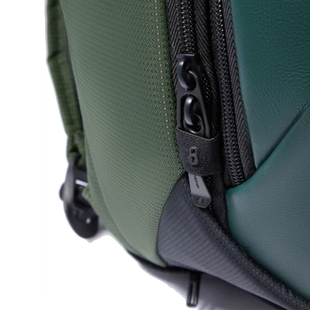 PIQUADRO Grüner Fahrradrucksack aus recyceltem Nylon mit 15,6-Zoll-Laptophalter PQ-Earth Line - CA6630S137