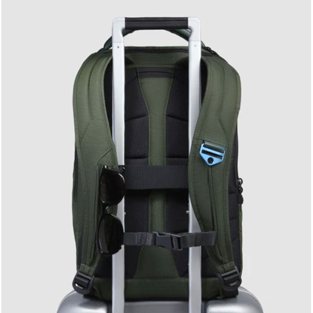 PIQUADRO Grüner Fahrradrucksack aus recyceltem Nylon mit 15,6-Zoll-Laptophalter PQ-Earth Line - CA6630S137