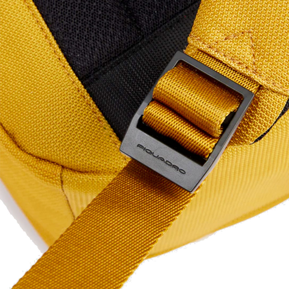 Zaino PIQUADRO Con Porta Pc 13,3" in Tessuto Giallo Linea Lyss - CA6926S143BM