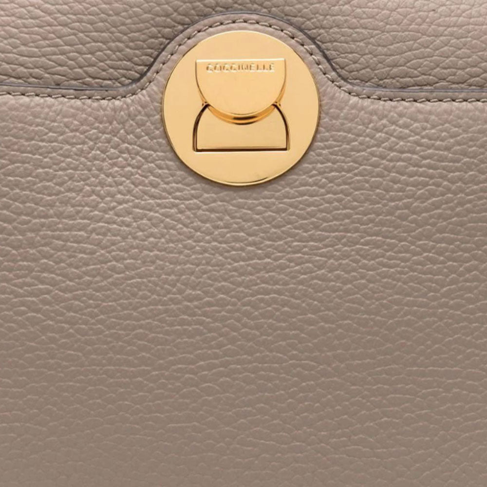 COCCINELLE Damen-Umhängetasche aus Leder der Linie Liya, Farbe Warm Taupe - Rosette