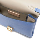 COCCINELLE Damen Handtasche mit Schultergurt aus Leder Arlettis Mini Line Farbe Azul