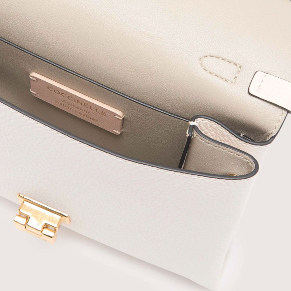 COCCINELLE Damen Handtasche mit Schultergurt aus Leder Arlettis Mini Line in Weiß