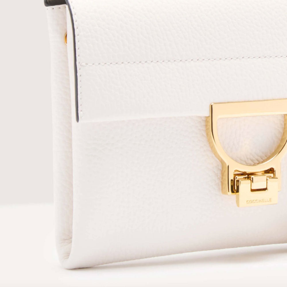 COCCINELLE Damen Handtasche mit Schultergurt aus Leder Arlettis Mini Line in Weiß