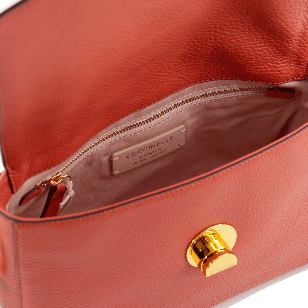 Borsa Donna a Tracolla COCCINELLE in Pelle Linea Liya Signature colore Grenadine Red