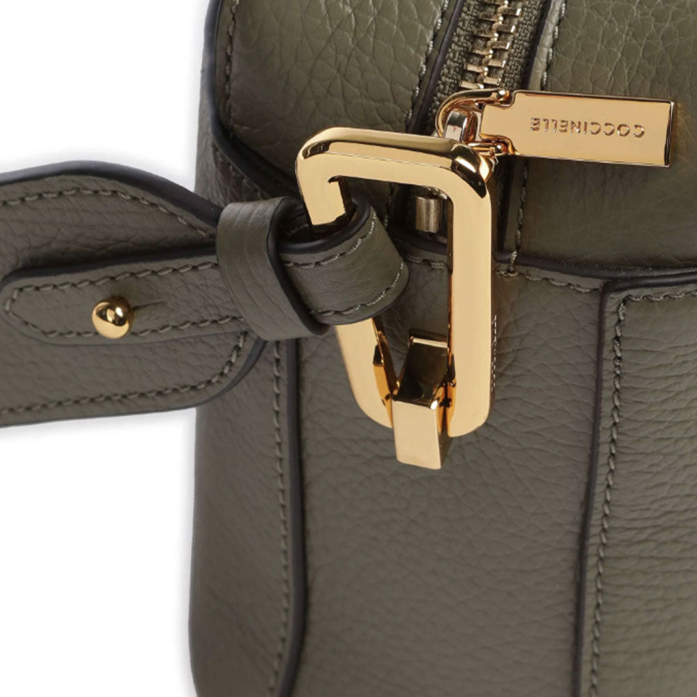 Borsa Donna a Tracolla chiusa con Zip COCCINELLE in Pelle Linea Liya Signature colore Laurel Green