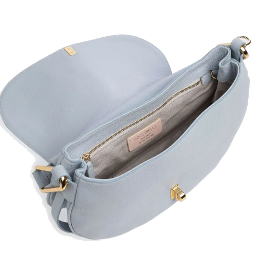 COCCINELLE Magie Soft Medium
Damen Handtasche mit Schultergurt aus Leder in der Farbe Mist Blue