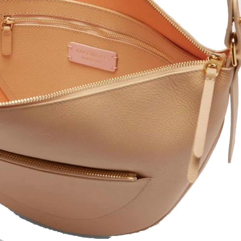 COCCINELLE Snuggie Medium Asymmetrical Damen Schultertasche aus frischem beigefarbenem Leder - Sunrise