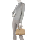 COCCINELLE Chara Linie 
Handtasche aus frischem beigefarbenem Leder