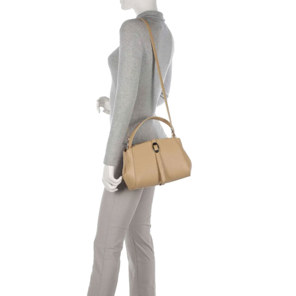 COCCINELLE Chara Linie 
Handtasche aus frischem beigefarbenem Leder