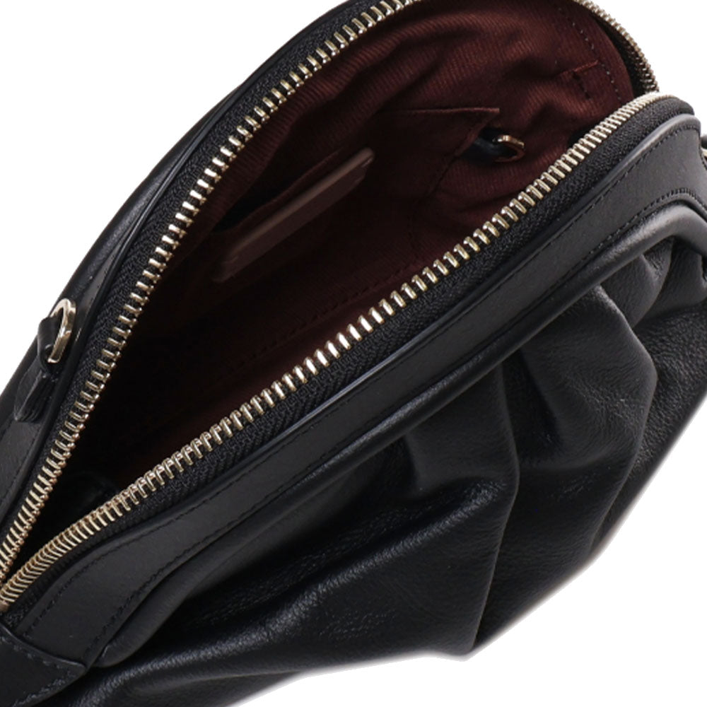 COCCINELLE Cheek Linie
Damen Hand Clutch aus Leder in Schwarz